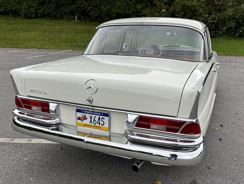 1966 Mercedes-Benz 230 S 56