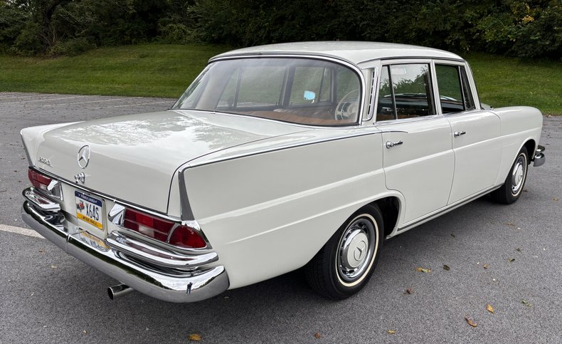 1966 Mercedes-Benz 230 S 54