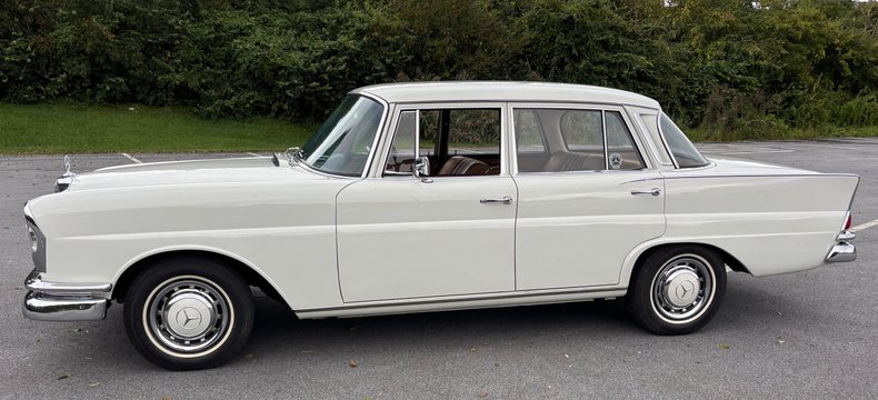 1966 Mercedes-Benz 230 S 64