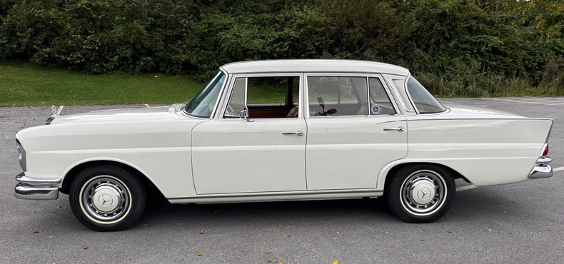 1966 Mercedes-Benz 230 S 65