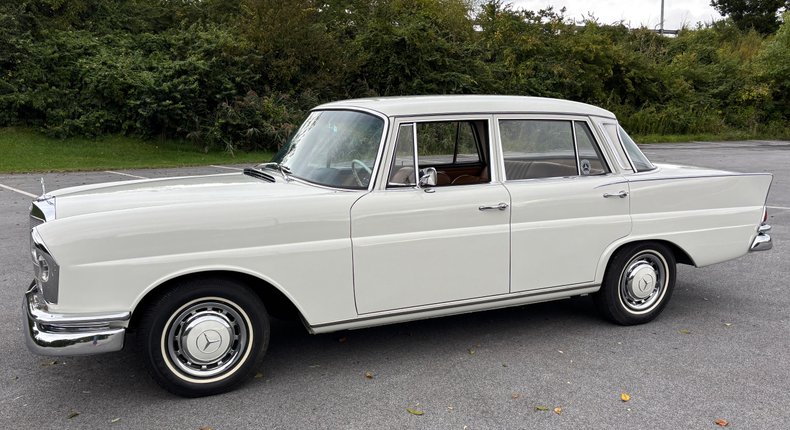 1966 Mercedes-Benz 230 S 63
