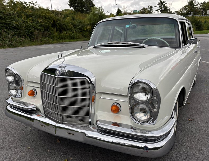 1966 Mercedes-Benz 230 S 61