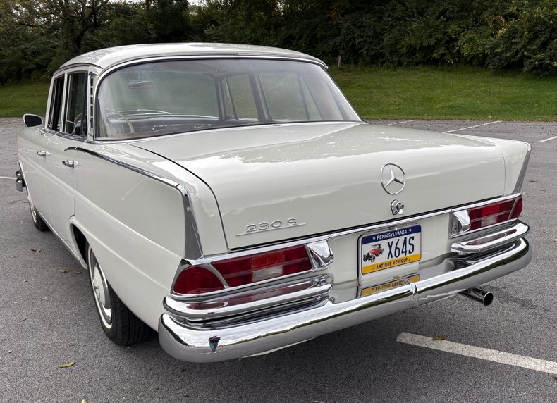 1966 Mercedes-Benz 230 S 70
