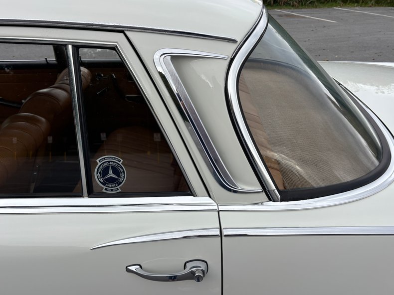 1966 Mercedes-Benz 230 S 75