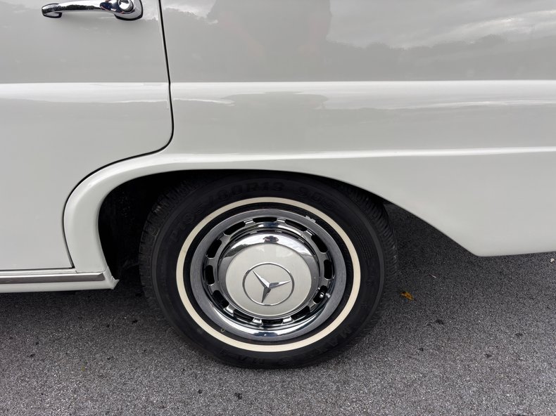 1966 Mercedes-Benz 230 S 74