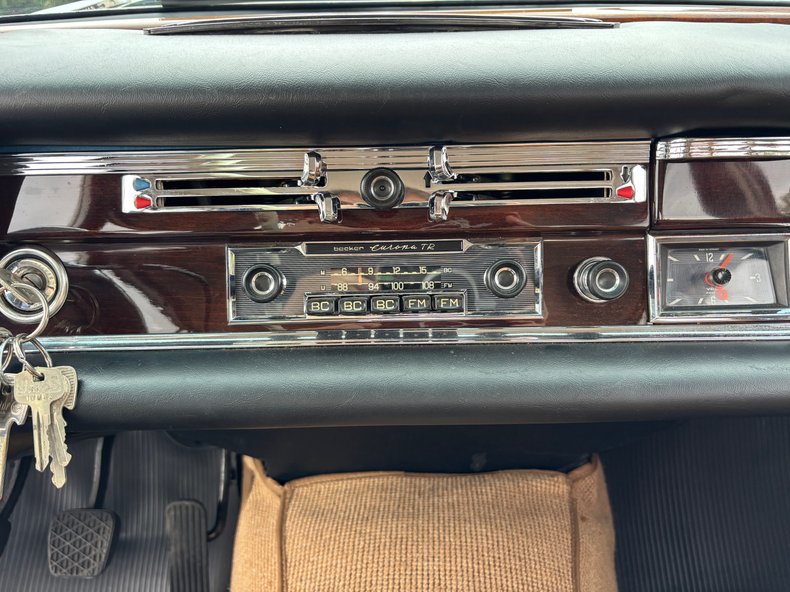 1966 Mercedes-Benz 230 S 83
