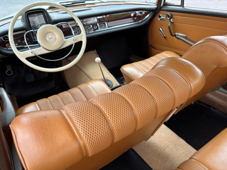1966 Mercedes-Benz 230 S 93