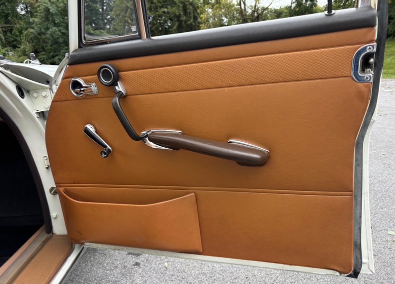 1966 Mercedes-Benz 230 S 102