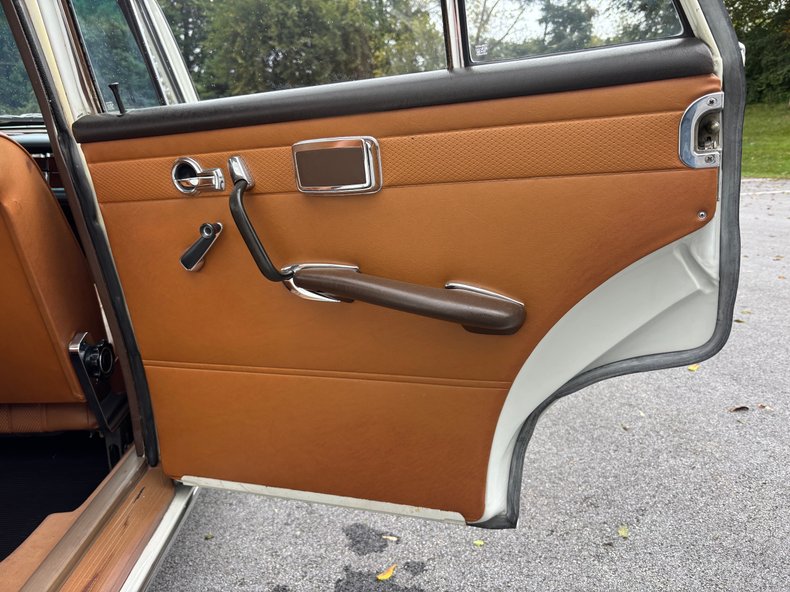 1966 Mercedes-Benz 230 S 98