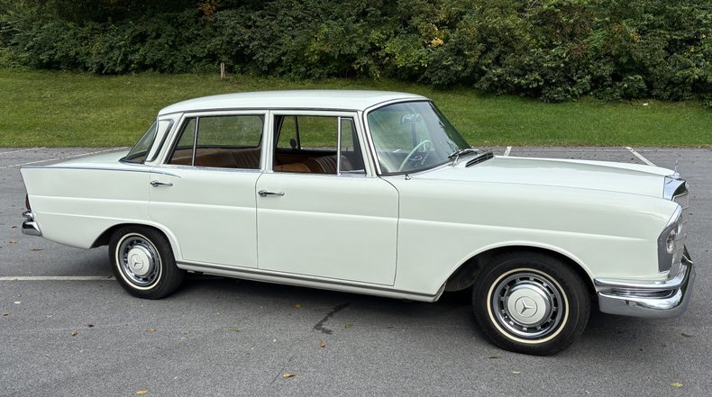 1966 Mercedes-Benz 230 S 120