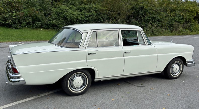 1966 Mercedes-Benz 230 S 122