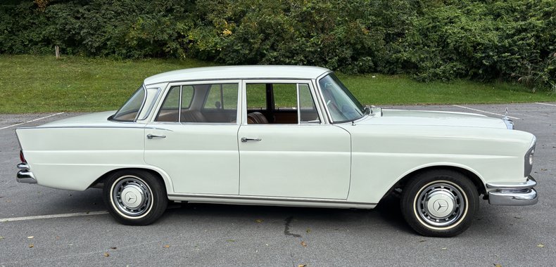 1966 Mercedes-Benz 230 S 121