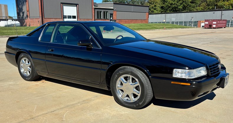 2002 Cadillac Eldorado 1