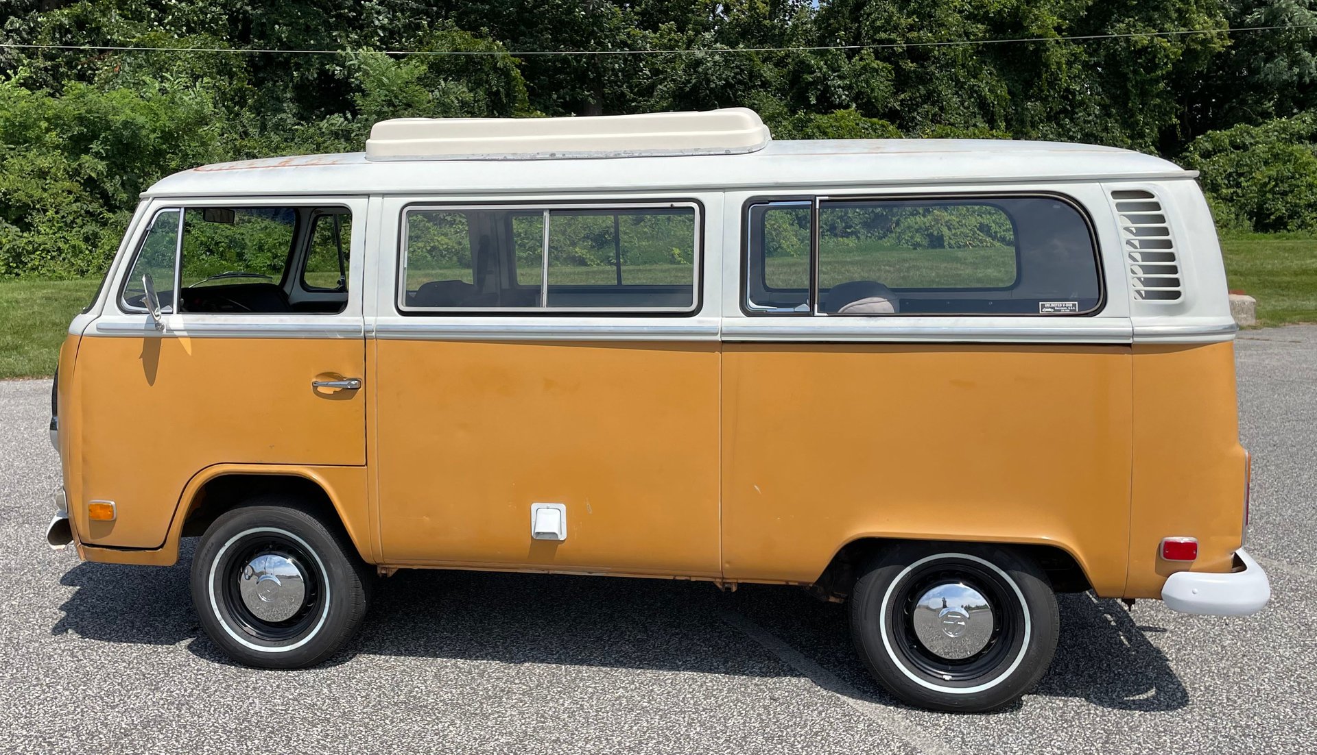 23064 | 1972 Volkswagen Bus Pop-top | Connors Motorcar Company