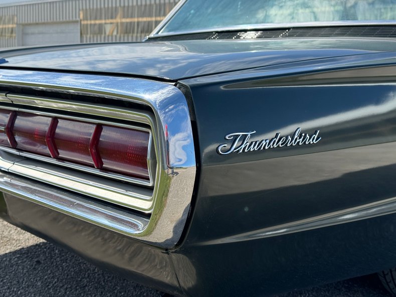 1966 Ford Thunderbird 25