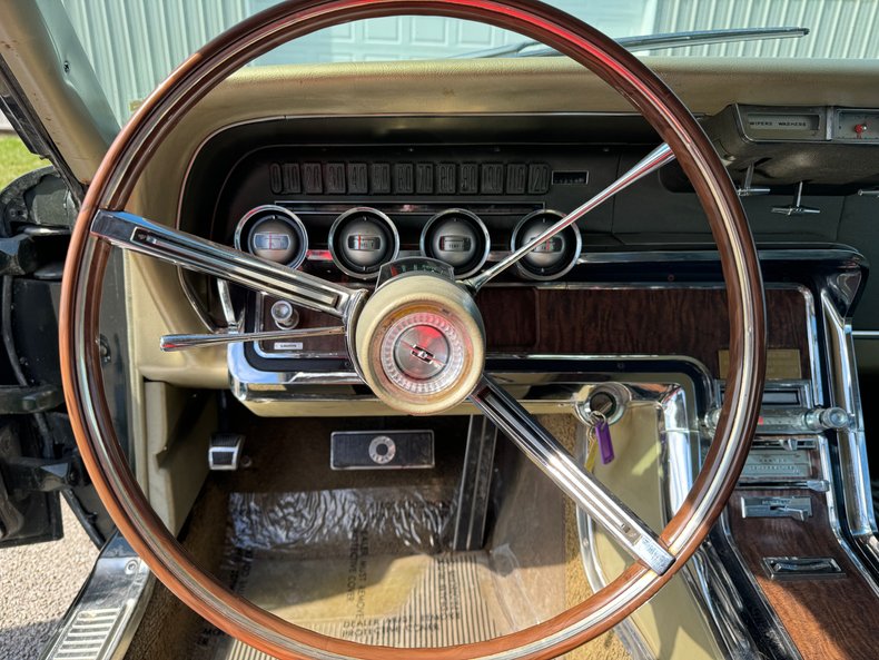 1966 Ford Thunderbird 46