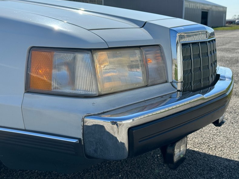 1990 Lincoln Mark VII 24