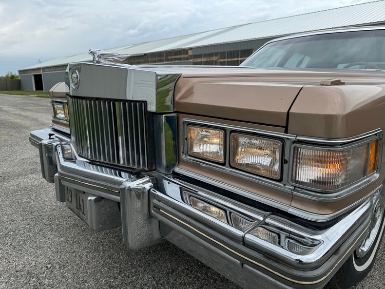 1975 Cadillac Fleetwood 22
