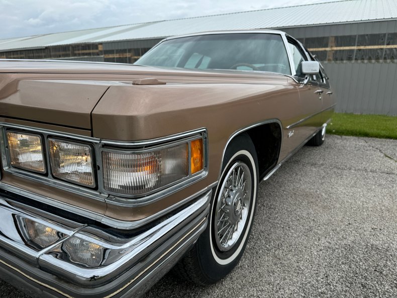 1975 Cadillac Fleetwood 23