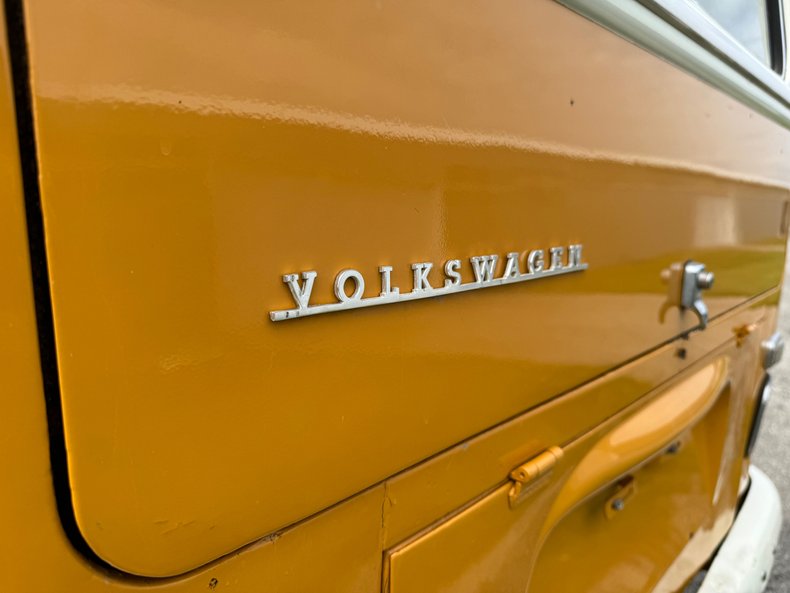 1971 Volkswagen Transporter 24