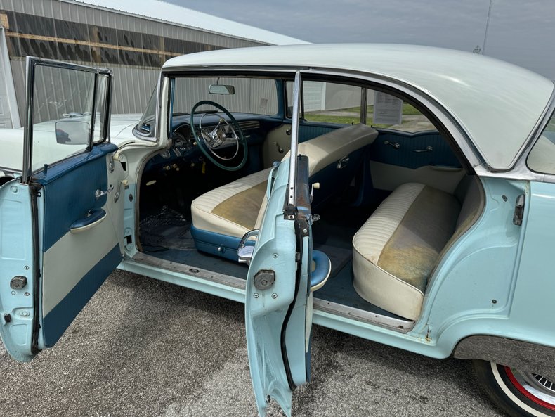 1956 Pontiac Chieftain 30