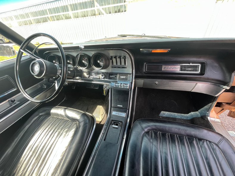1967 Ford Thunderbird 30