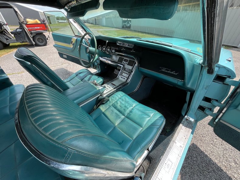 1964 Ford Thunderbird 26