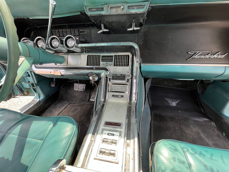 1964 Ford Thunderbird 27