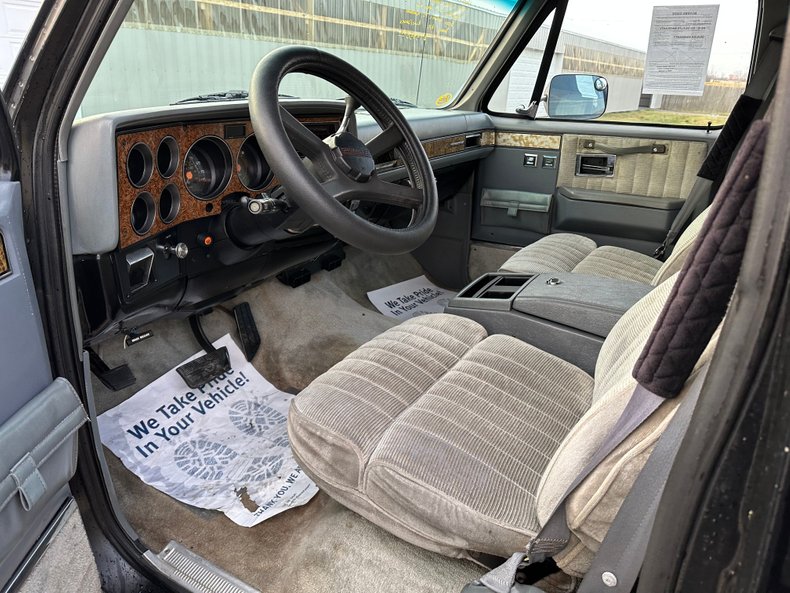 1989 Chevrolet Suburban 16