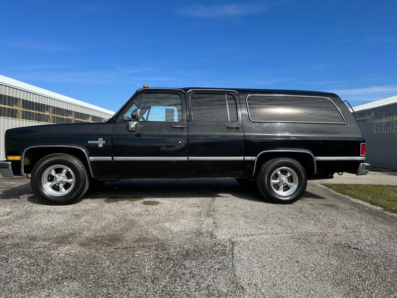 1983 Chevrolet Suburban 4