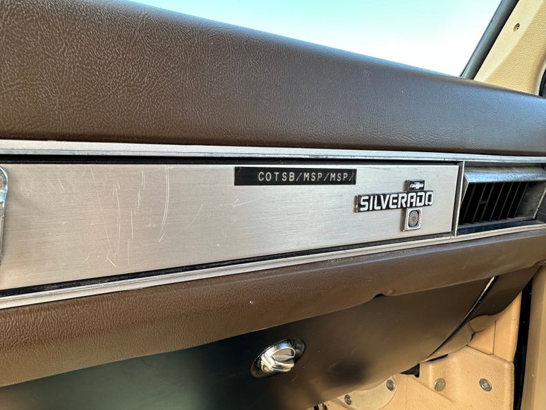 1983 Chevrolet Suburban 21