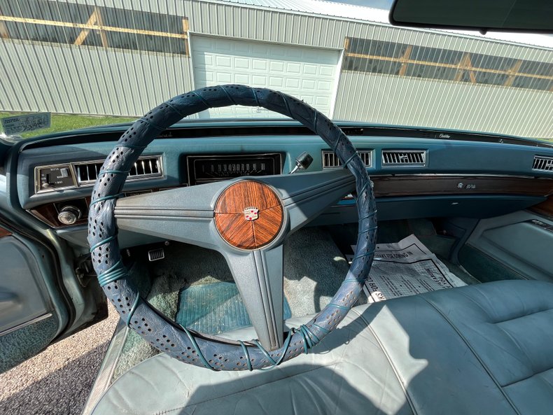 1976 Cadillac Coupe DeVille 18