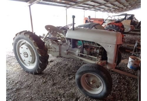 0 Ford TRACTOR 1