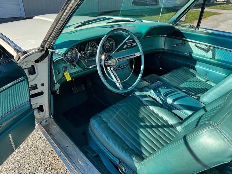 1962 Ford Thunderbird 23