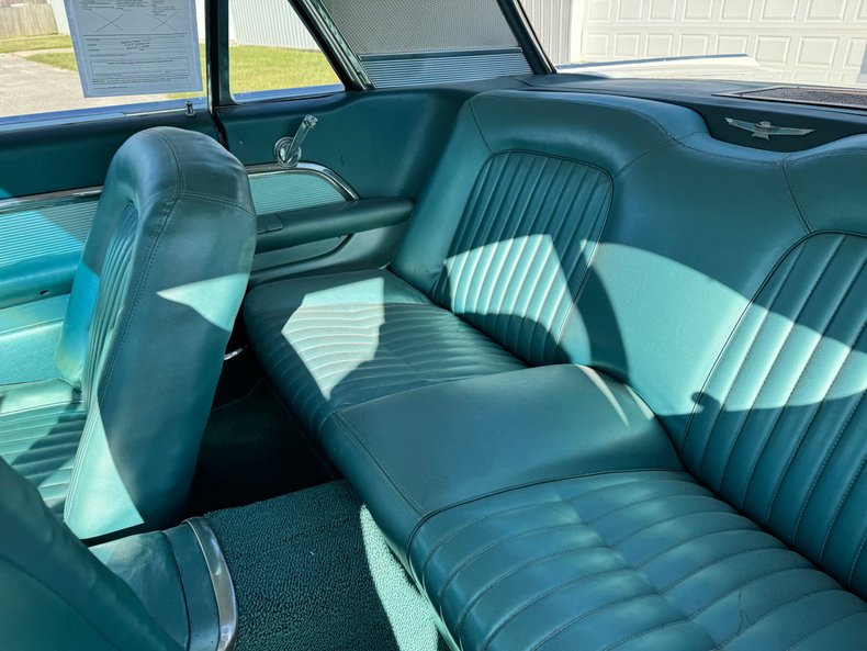 1962 Ford Thunderbird 26