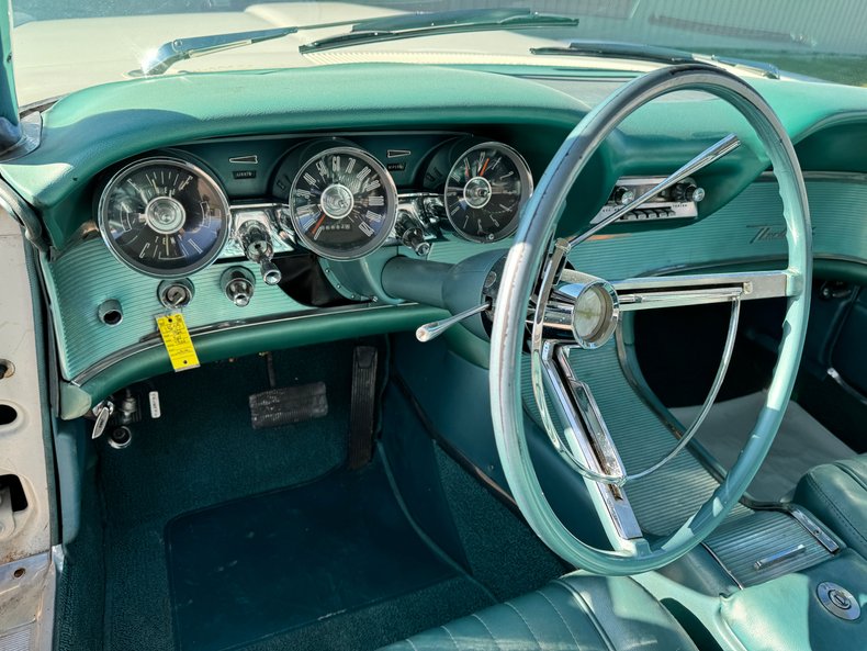 1962 Ford Thunderbird 25