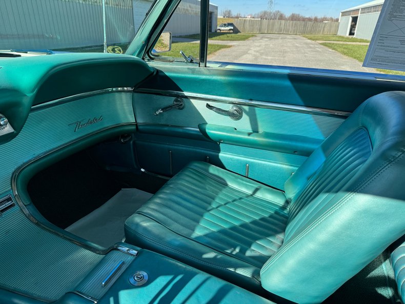 1962 Ford Thunderbird 31