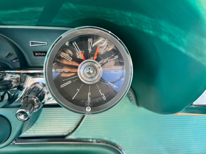 1962 Ford Thunderbird 36