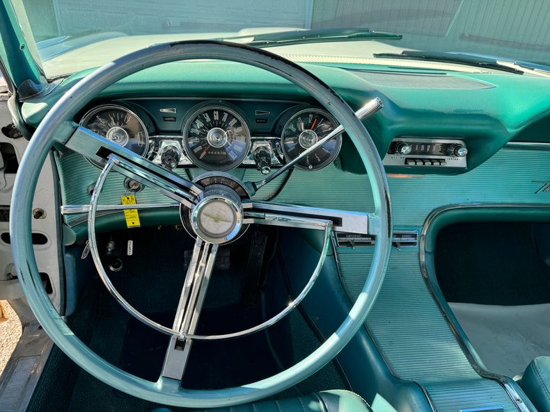 1962 Ford Thunderbird 39