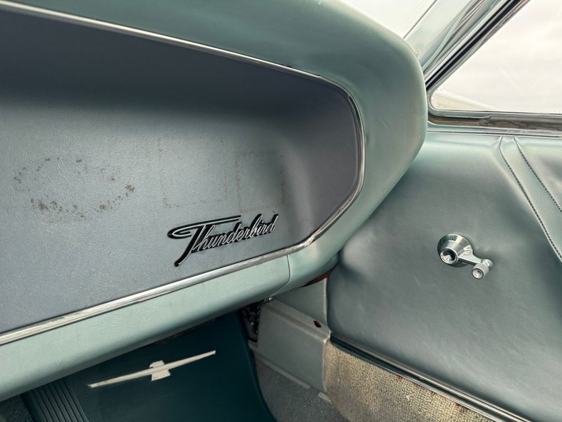 1966 Ford Thunderbird 27