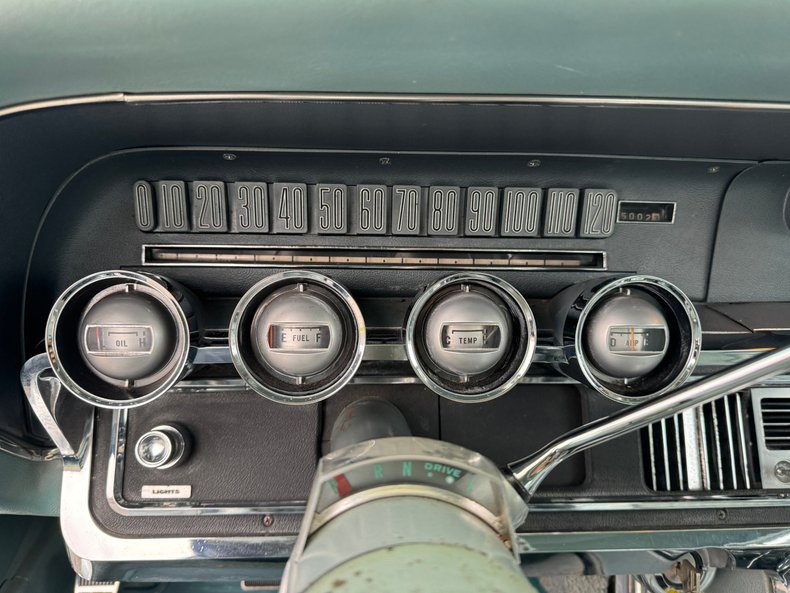 1966 Ford Thunderbird 33
