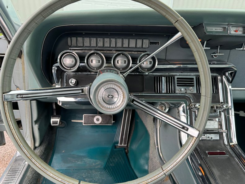 1966 Ford Thunderbird 32