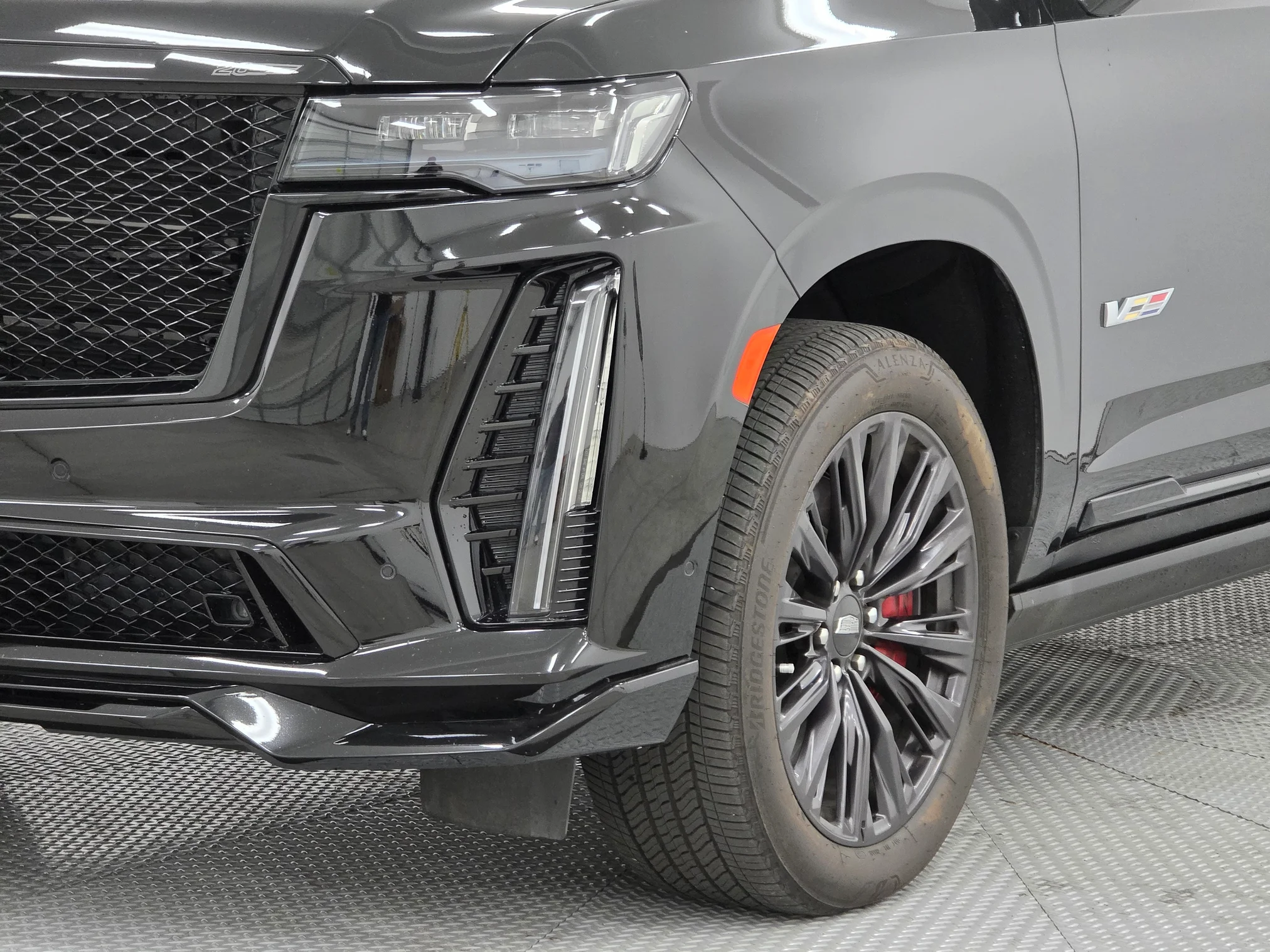2024 Cadillac Escalade V-Series - Photo 4