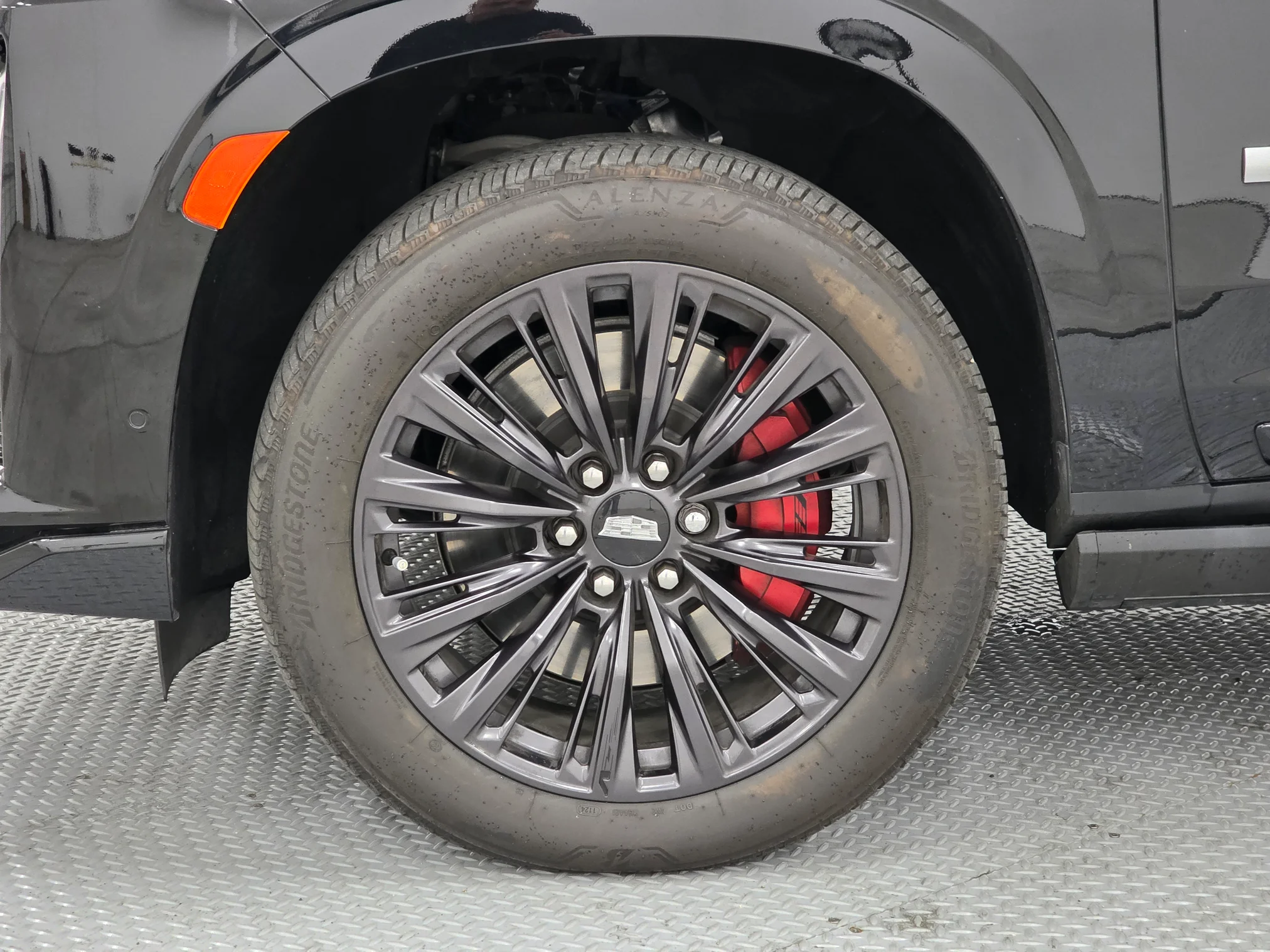 2024 Cadillac Escalade V-Series - Photo 5