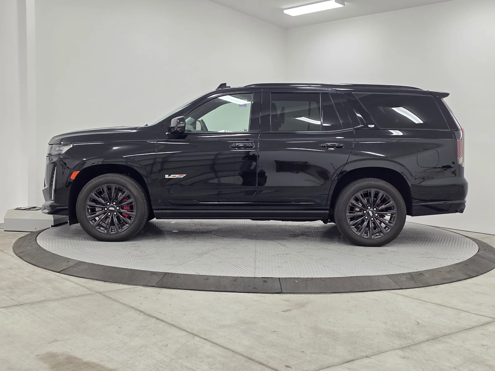 2024 Cadillac Escalade V-Series - Photo 6