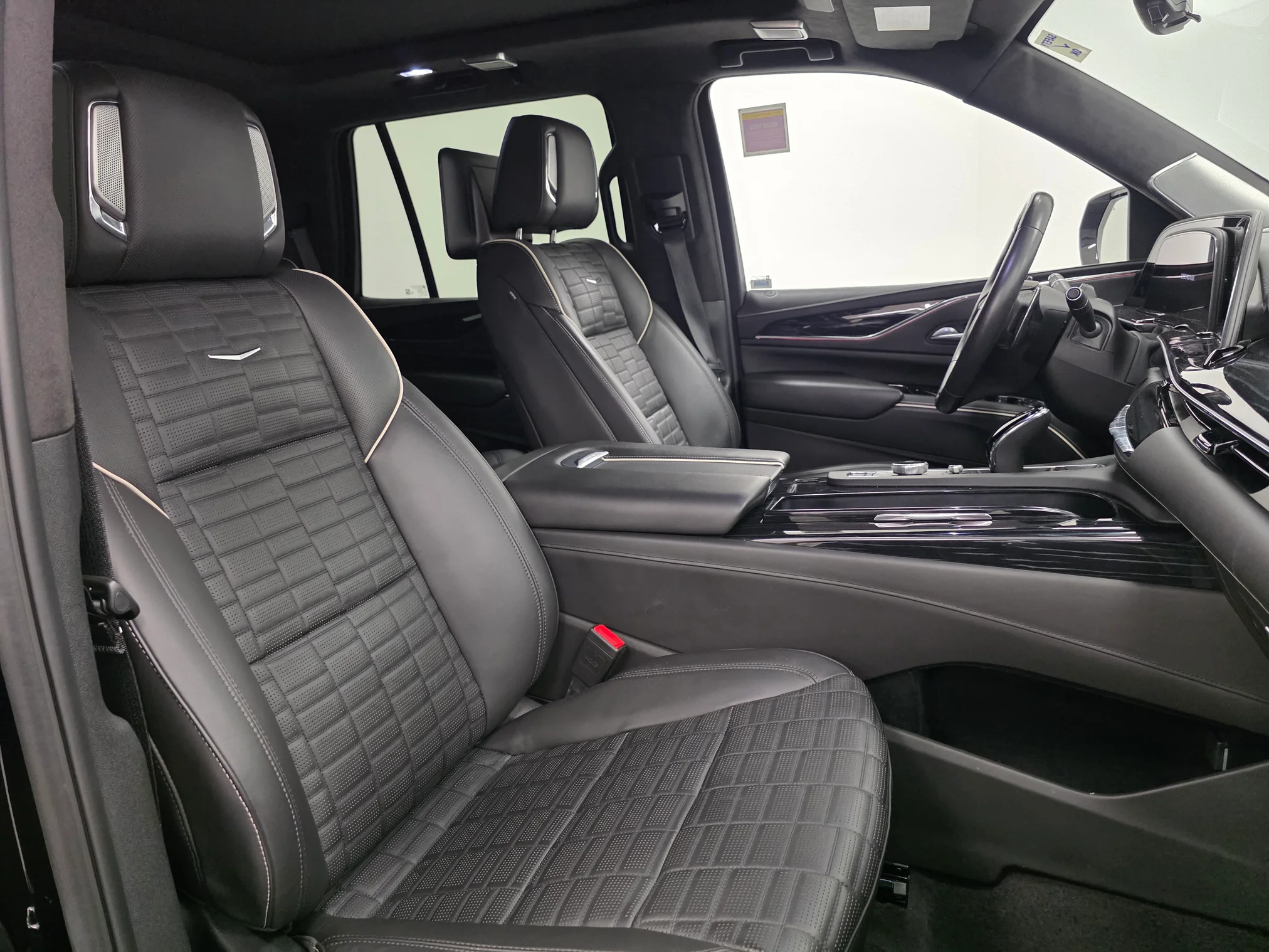 2024 Cadillac Escalade V-Series - Photo 13