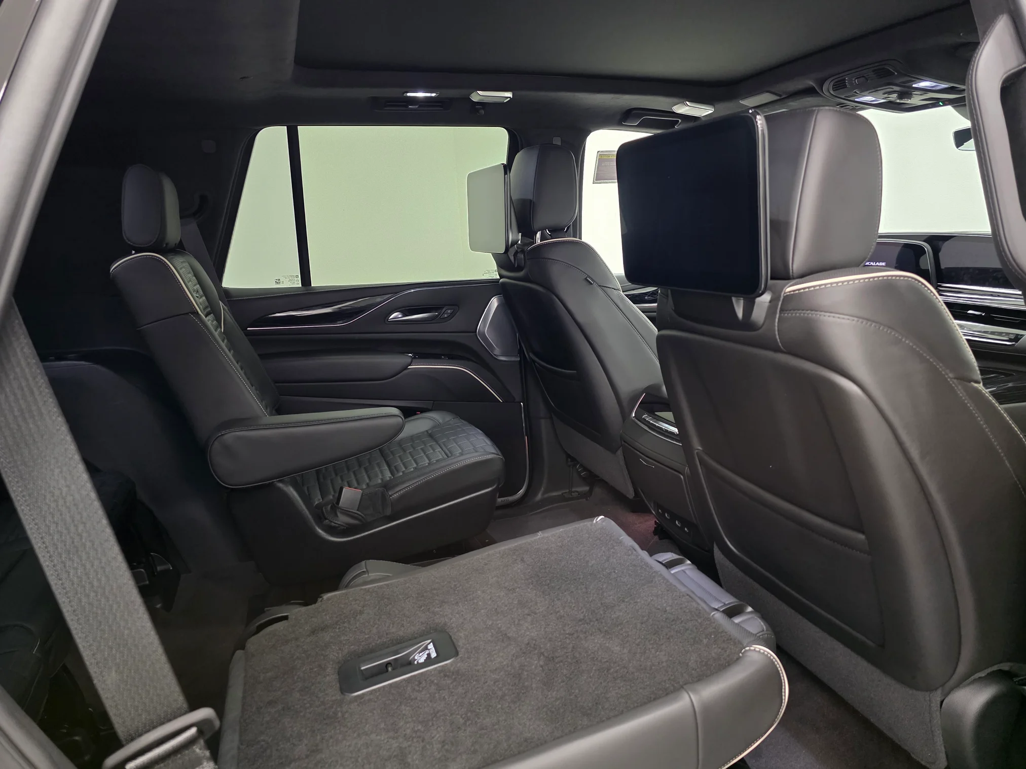 2024 Cadillac Escalade V-Series - Photo 16