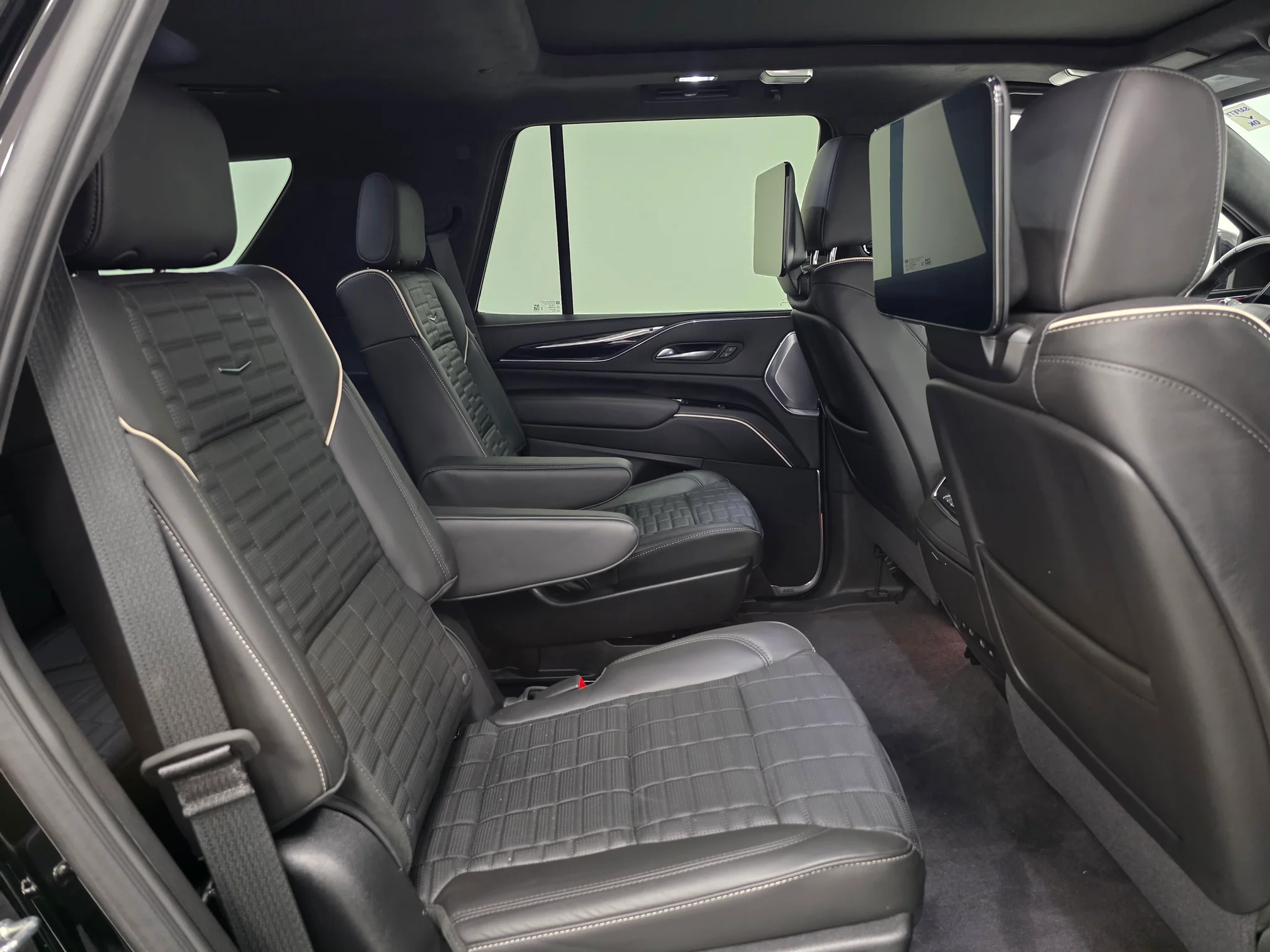 2024 Cadillac Escalade V-Series - Photo 18