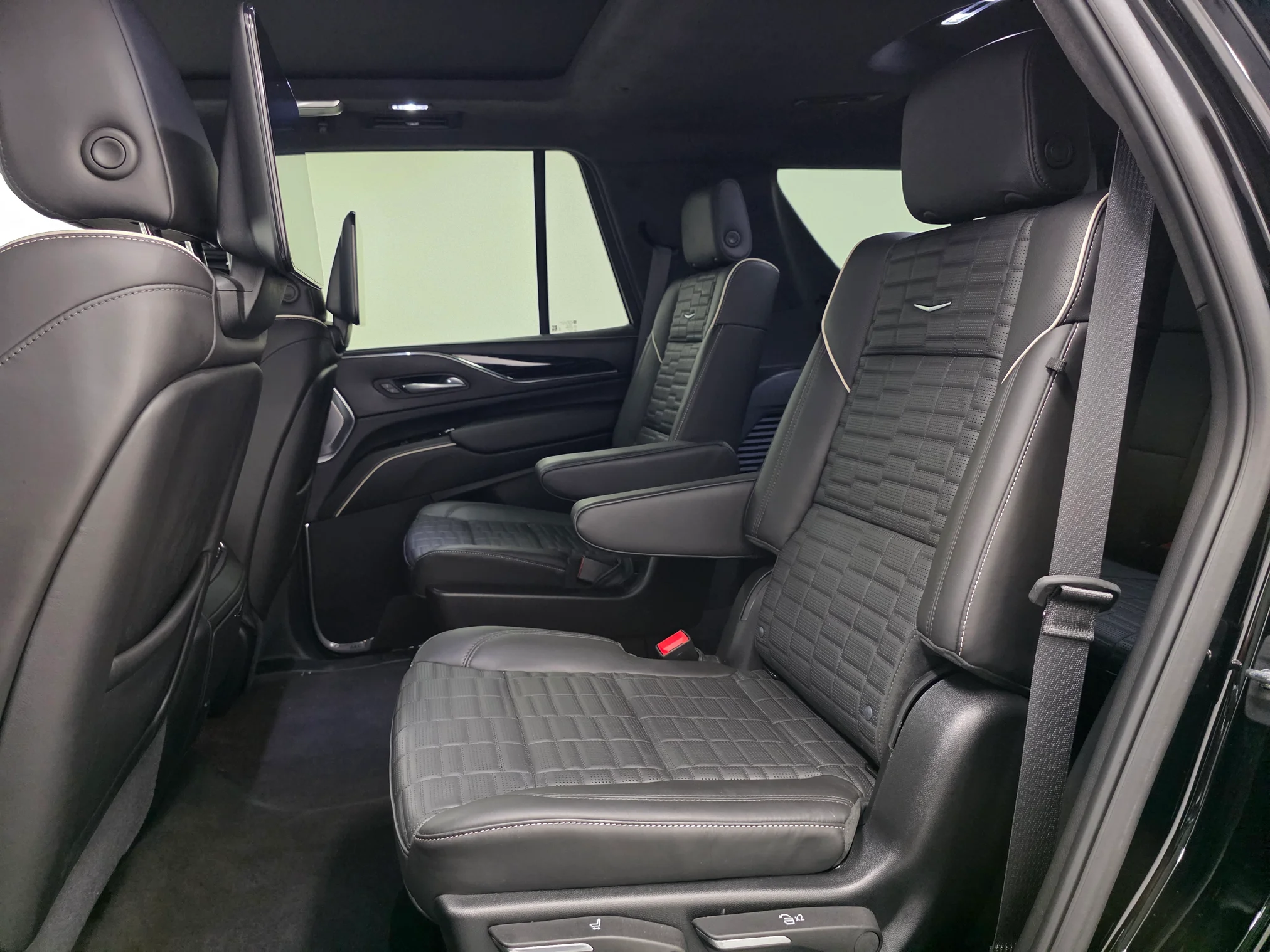 2024 Cadillac Escalade V-Series - Photo 19