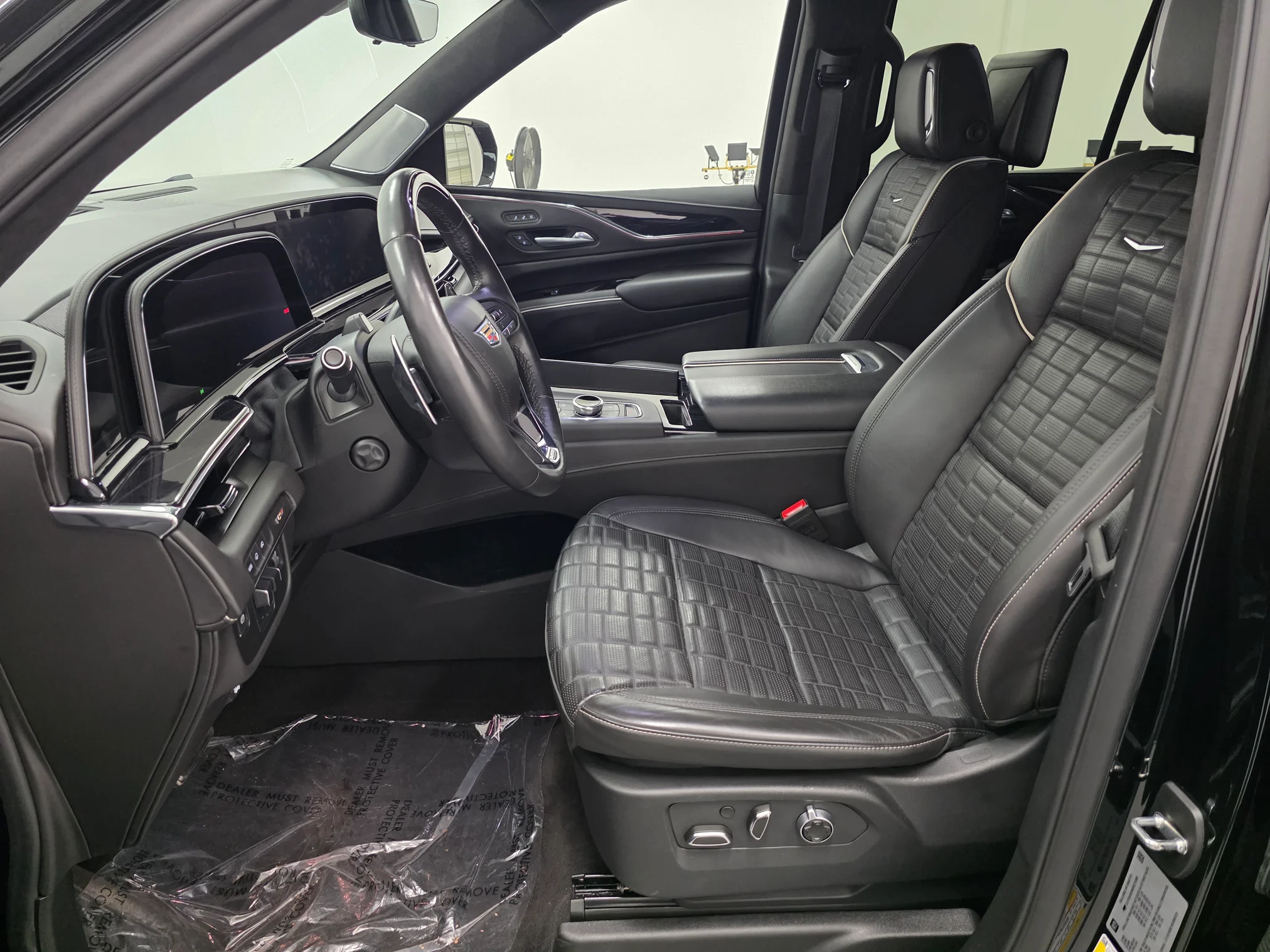 2024 Cadillac Escalade V-Series - Photo 25